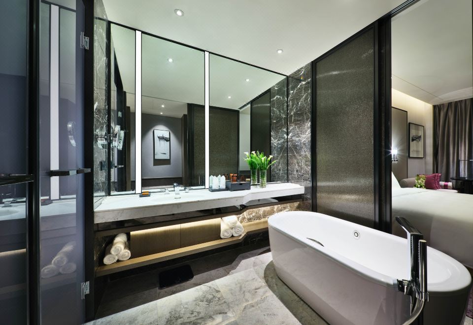 豪華湖景大床房