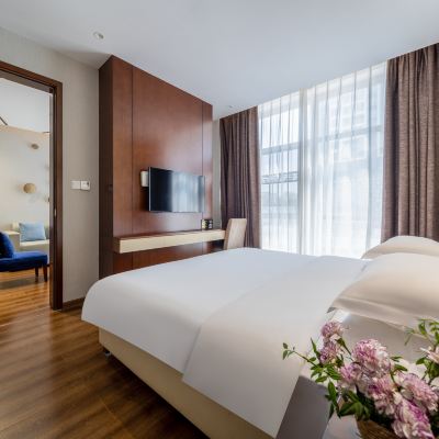 行政套房【會客沙發+工夫茶器+迷你冰箱】 米爾頓精品飯店（深圳洪浪北地鐵站店）優惠