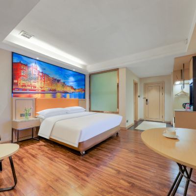 純凈&好眠 | 標準大床房 維也納飯店（深圳國際會展中心沙井地鐵站店）優惠