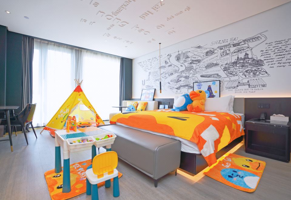 B.Duck小黄鸭主题房（手机投屏+小冰箱）