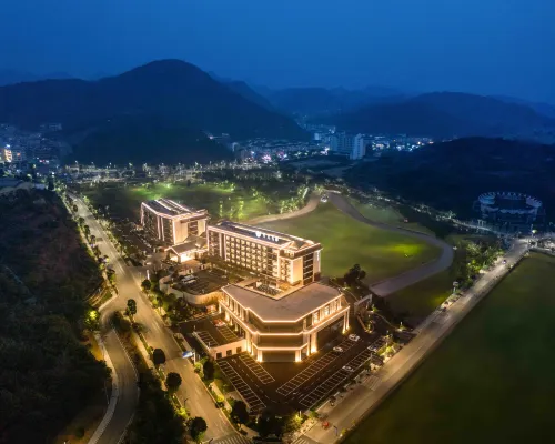 Grand New Century Resort Hotel Anshun Huangguoshu فنادق في جَن نينغ