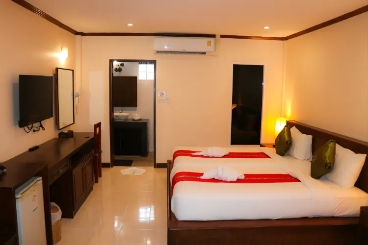 Deluxe Poolside Villa 1 King Bed