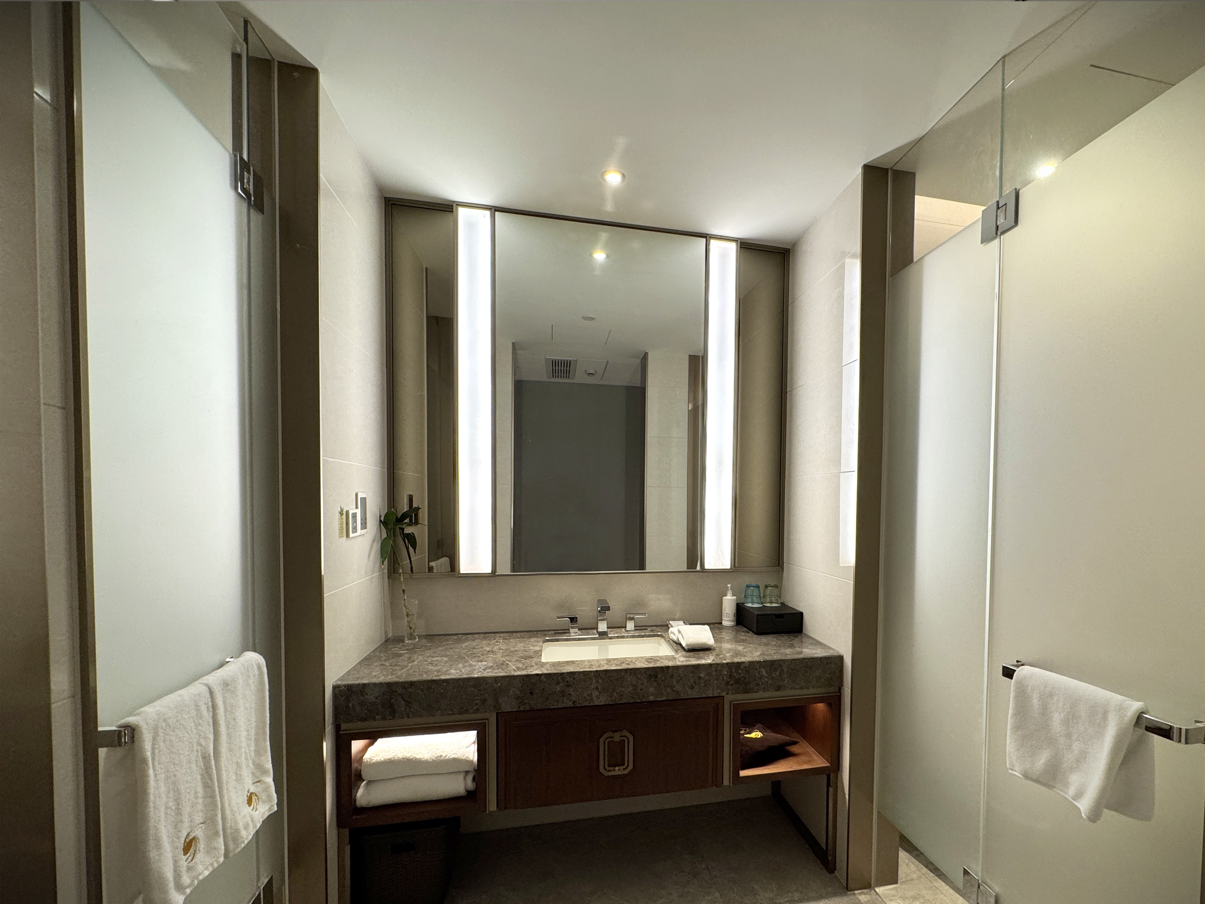 Golden Eagle Summit Hotel Maanshan全景双床房（落地窗俯瞰城市景观+斯林百兰床垫）