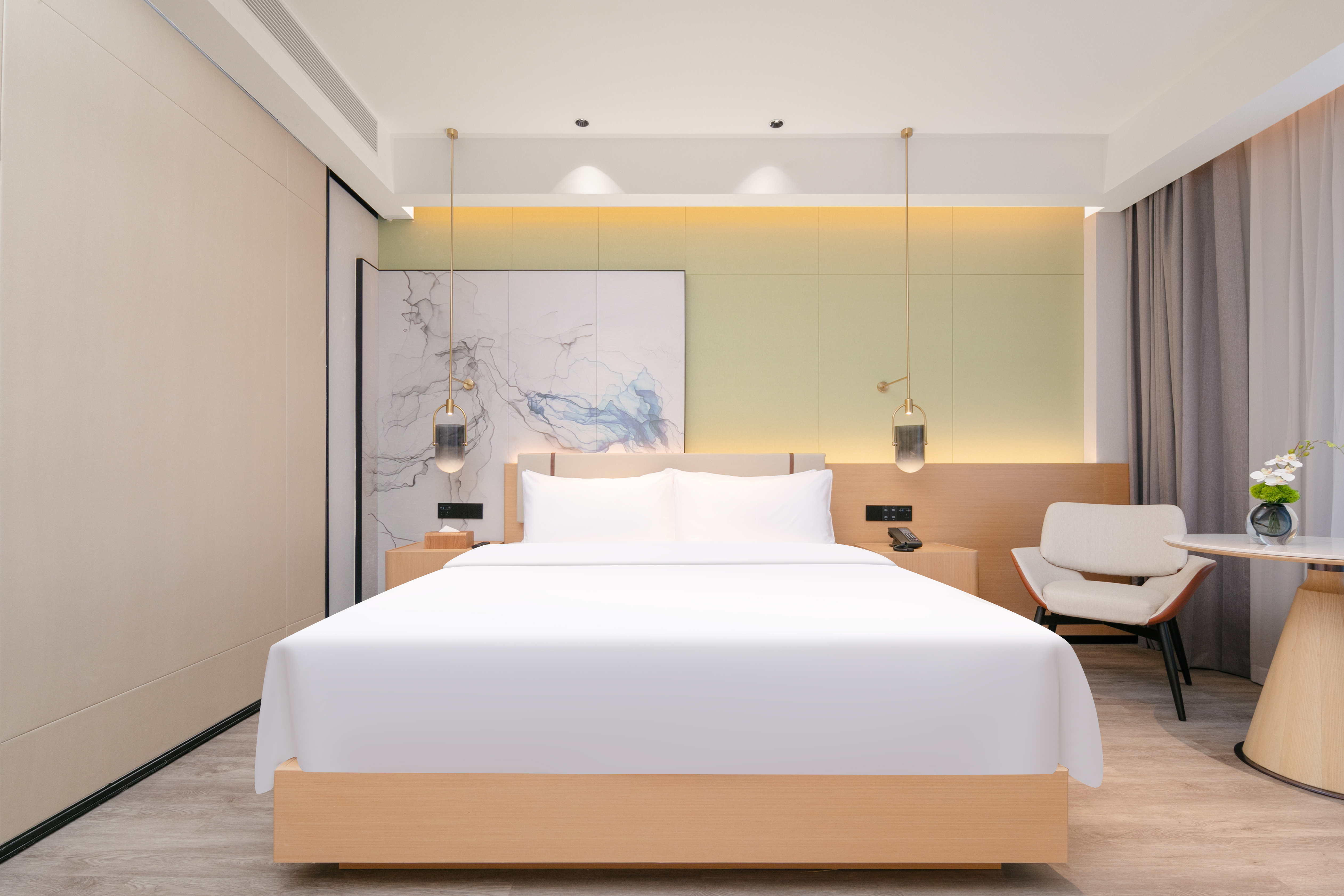 高级大床房（投屏电视+冰箱+大窗景观）