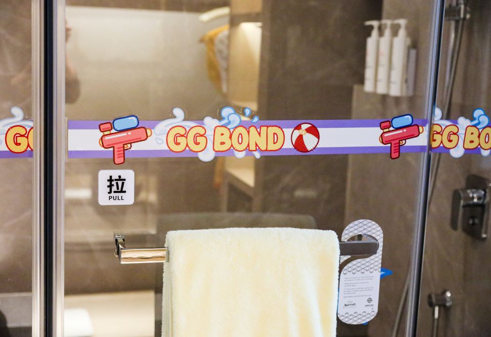 The Meixi Lake, Changsha Marriott Executive ApartmentsKuya Pig Hero Themed Room (Double Beds)