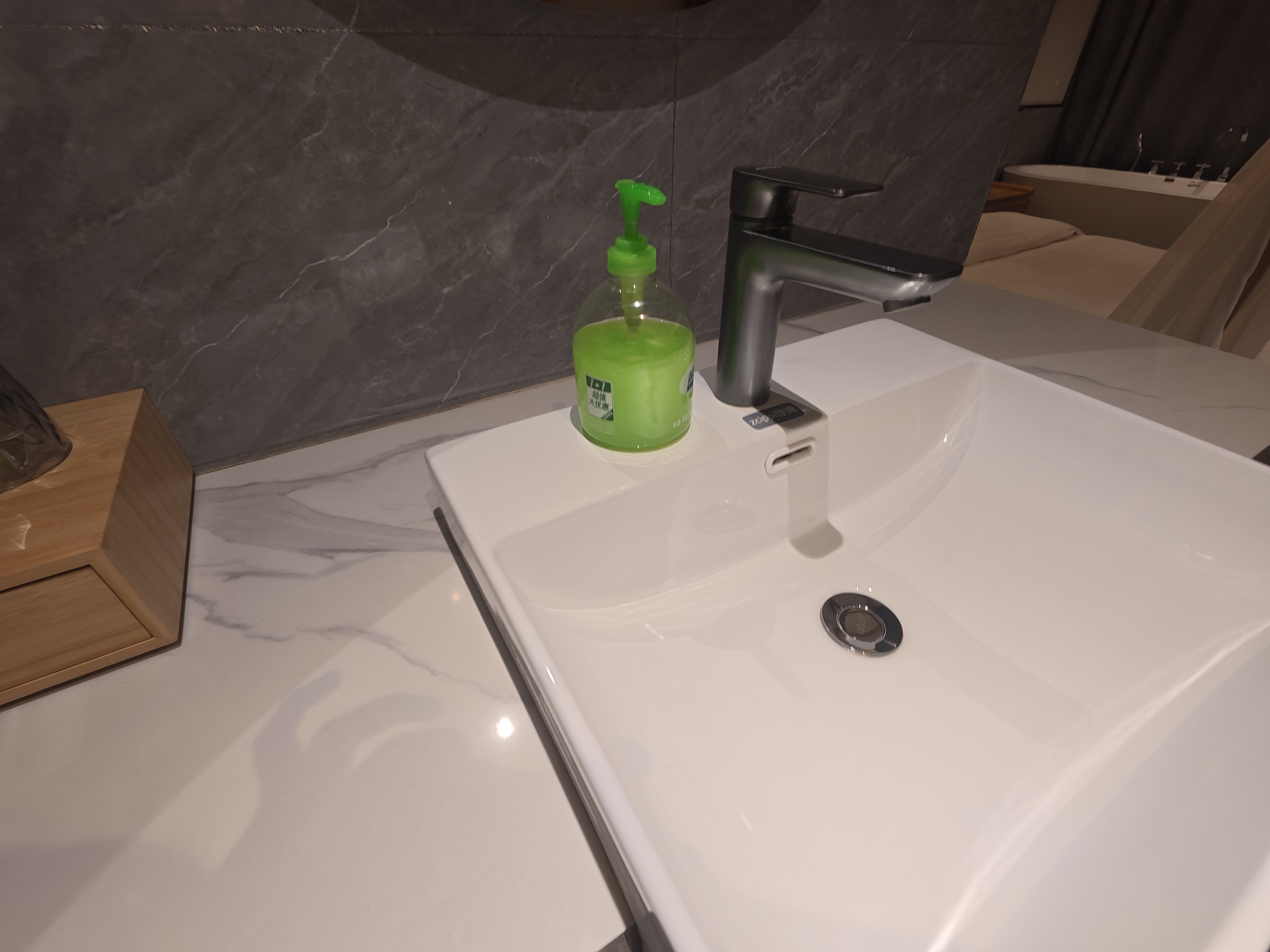 隐居·大床房【乳胶枕+舒适浴缸+轻纱帷幔】