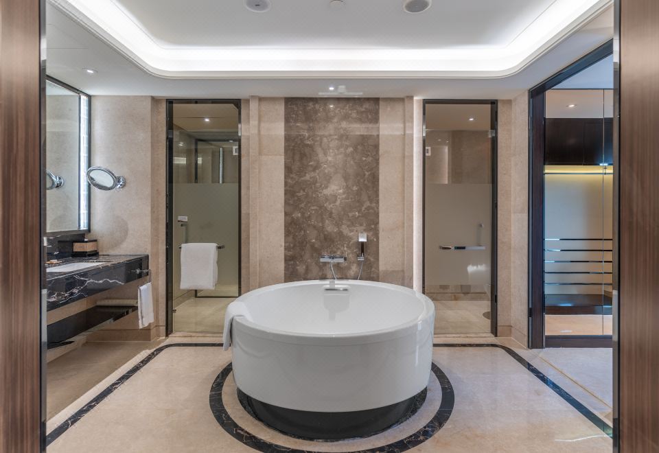 郡雅單臥套房（超大圓形浴缸?獨立會客廳）