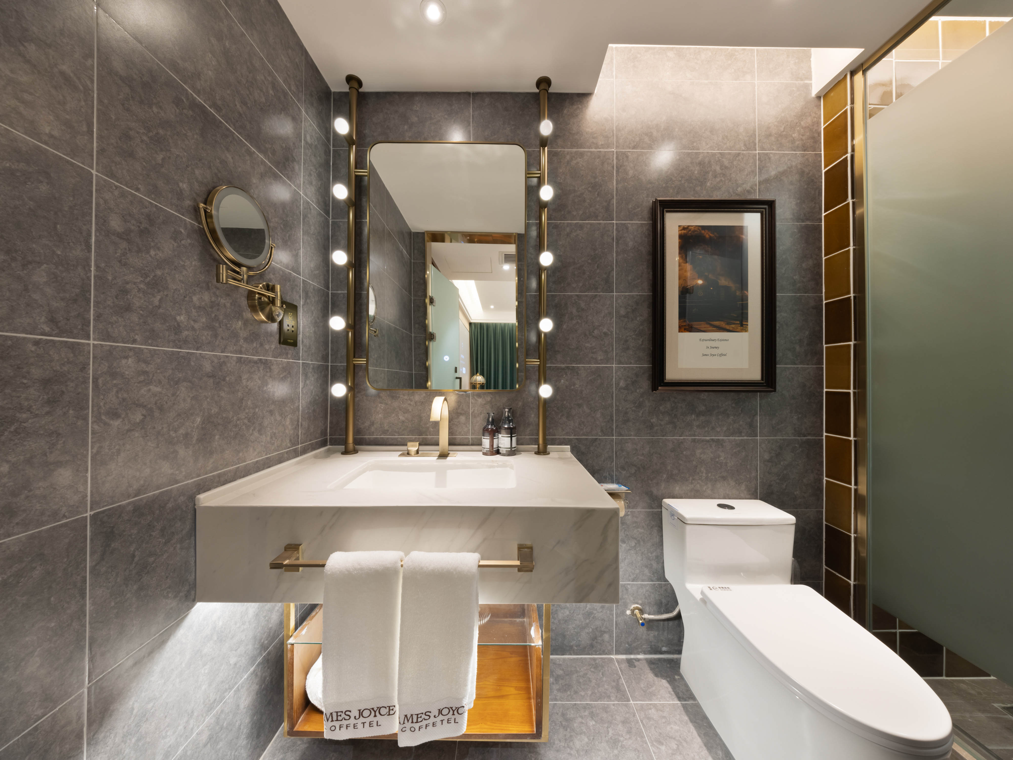 啡凡影视大床房