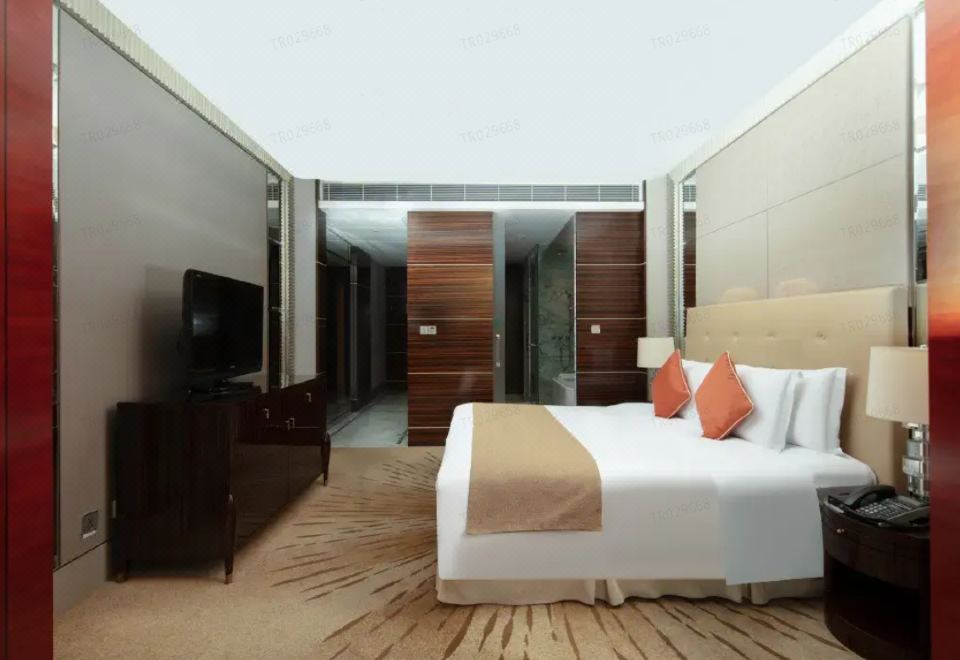 优享湖景大床房