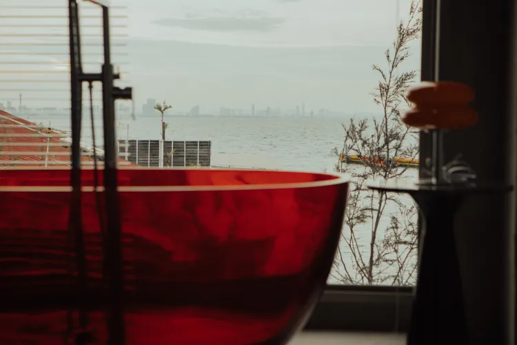 ห้องดีลักซ์ เตียงใหญ่ 1 เตียง วิวทะเล