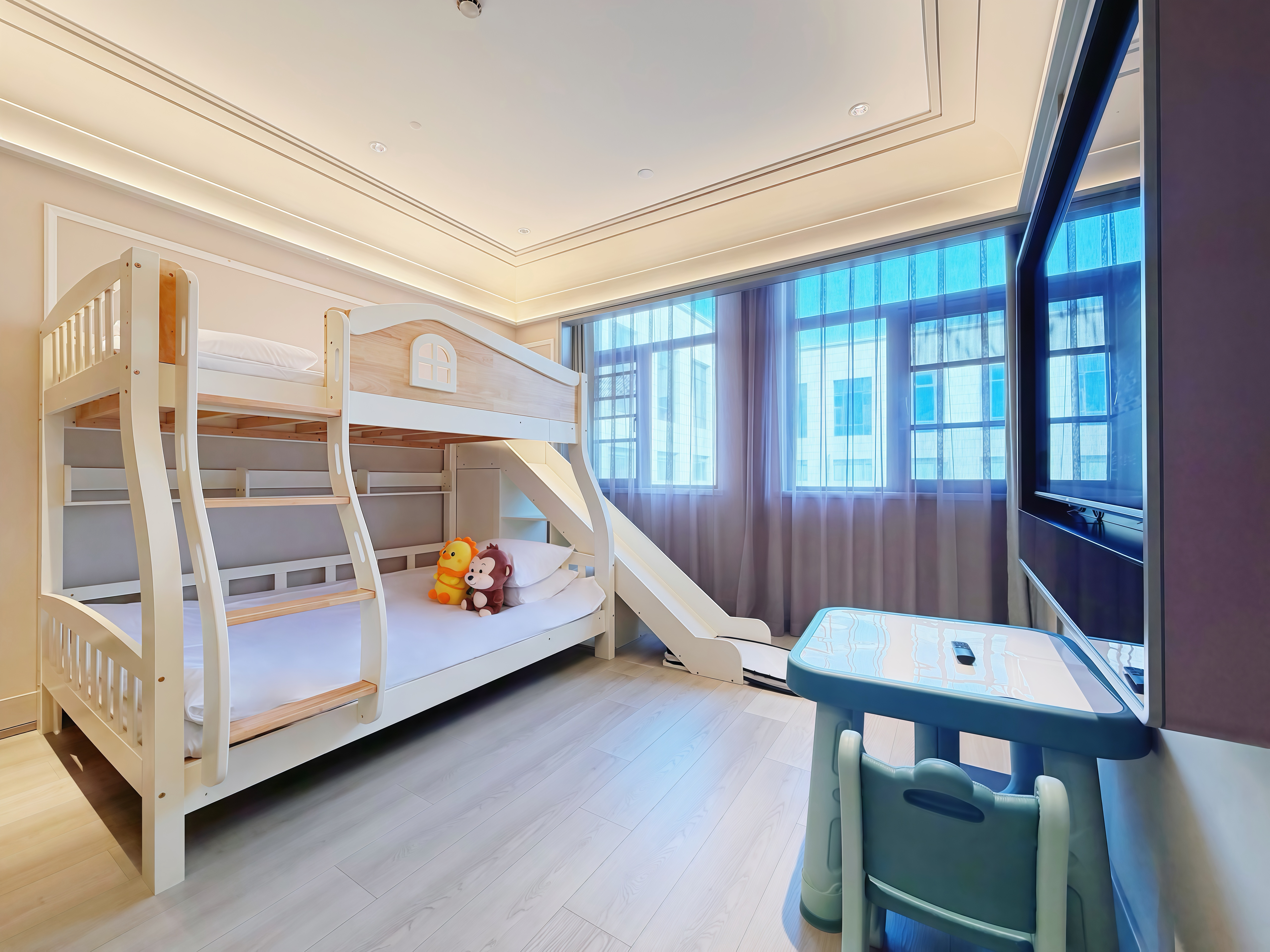 欢乐动物派对家庭套房（主题床品空气净化器智能马桶）