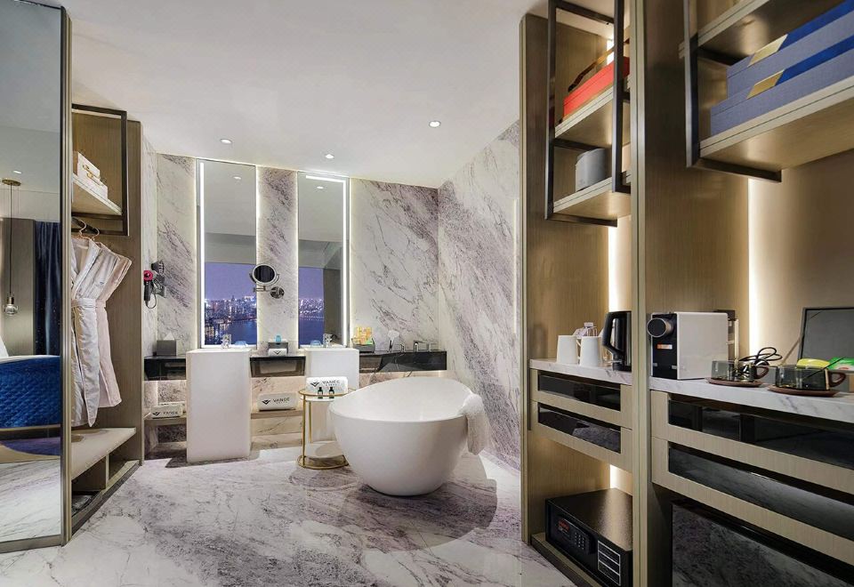 Vance Hotel Hangzhou270° City-view Family King Bed Room (Tub + Dyson Hair Dryer + Smart Control)