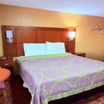King Bed Economy Non-Smoking Aloha Inn Promo Code