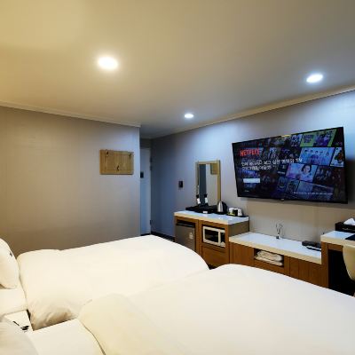 수페리어 트윈룸 (2인 무료조식, 월요일 아침 조식제공 X) White Tourist Hotel 쿠폰