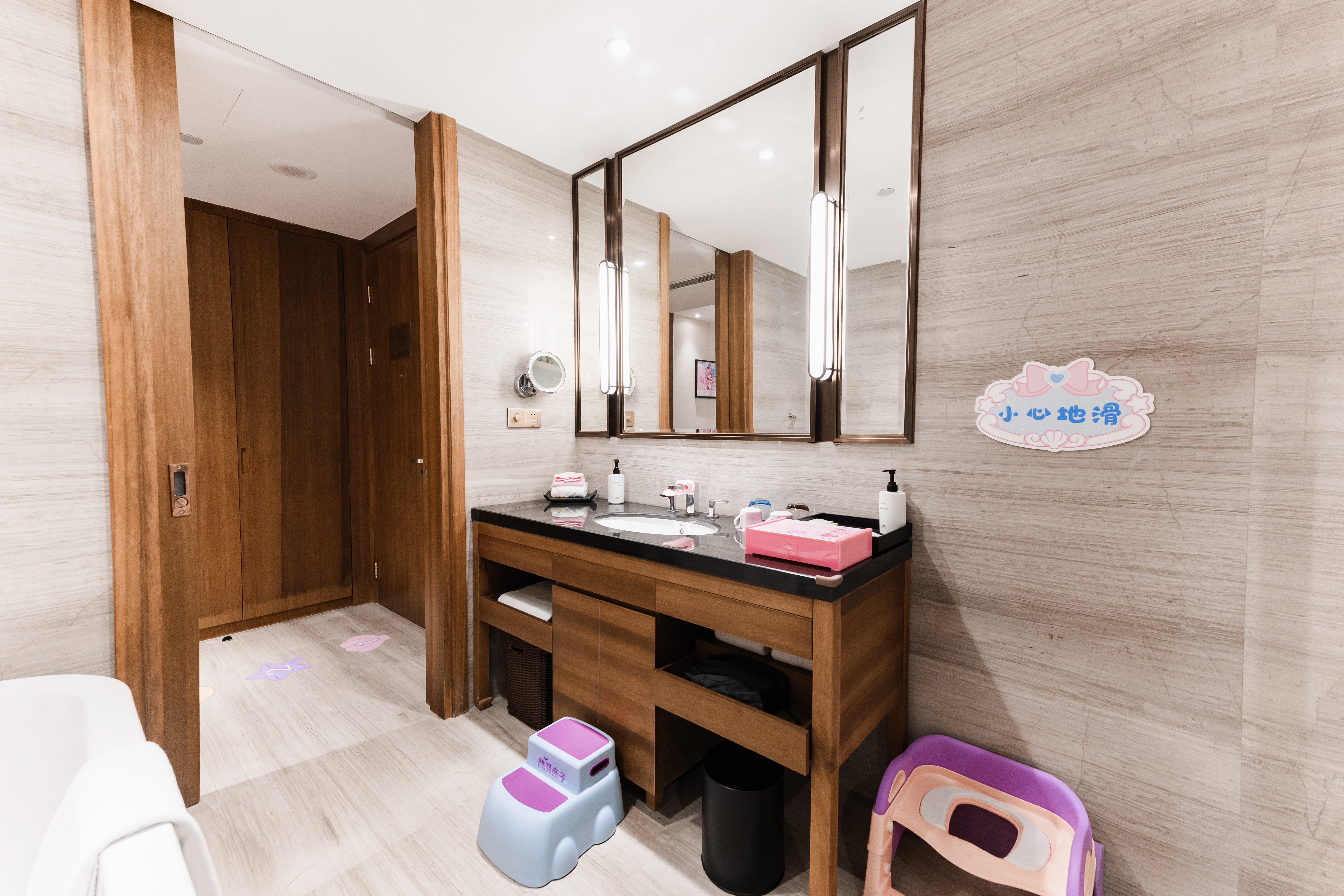 Kuya Balala Little Magic Fairy Princess Double Bed Room (East Building)
