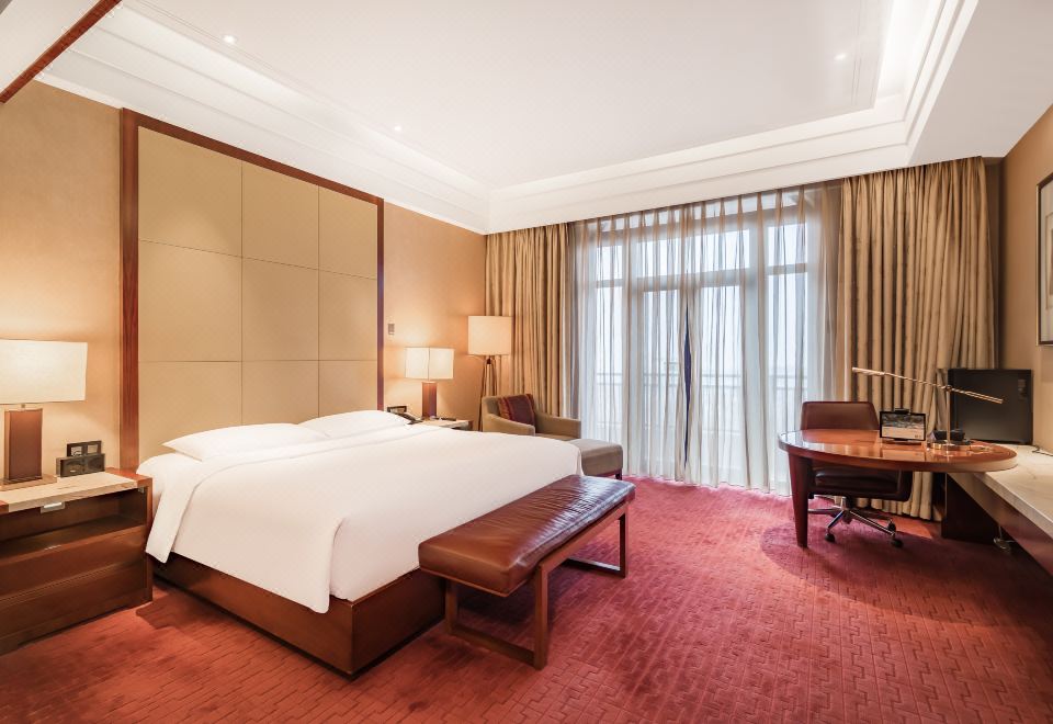 燕山景观大床房（明窗观景+私享浴缸+氛围落地灯）