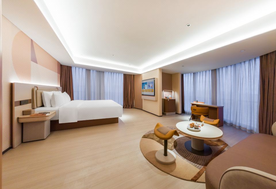 观景豪华大床房（65寸投屏电视+小冰箱+城景+落地窗）