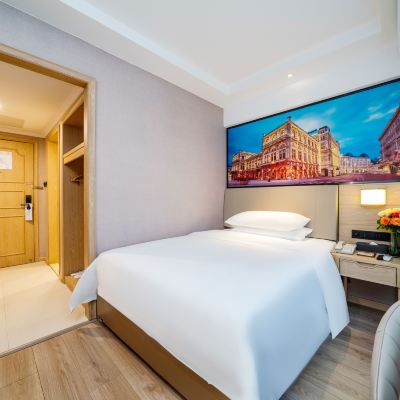 標準大床房（品牌床品+電視可投屏） 維也納飯店（深圳梅林店）優惠