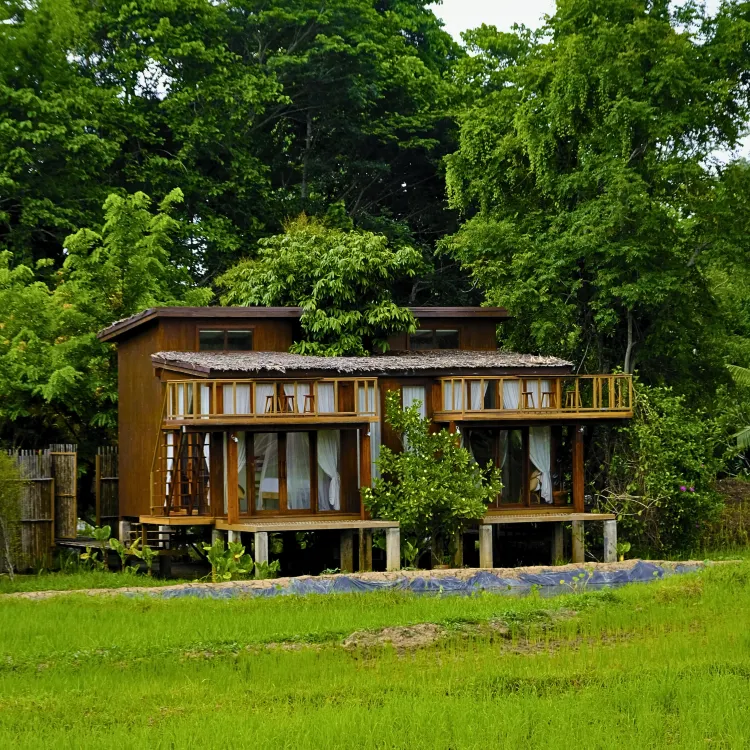 บ้านชมบัว