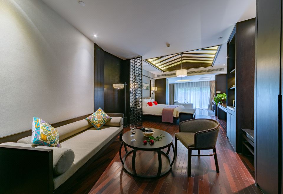 Four Seasons Luxury Room - Garden-View (Double Bed) (Bathtub, Fridge)
