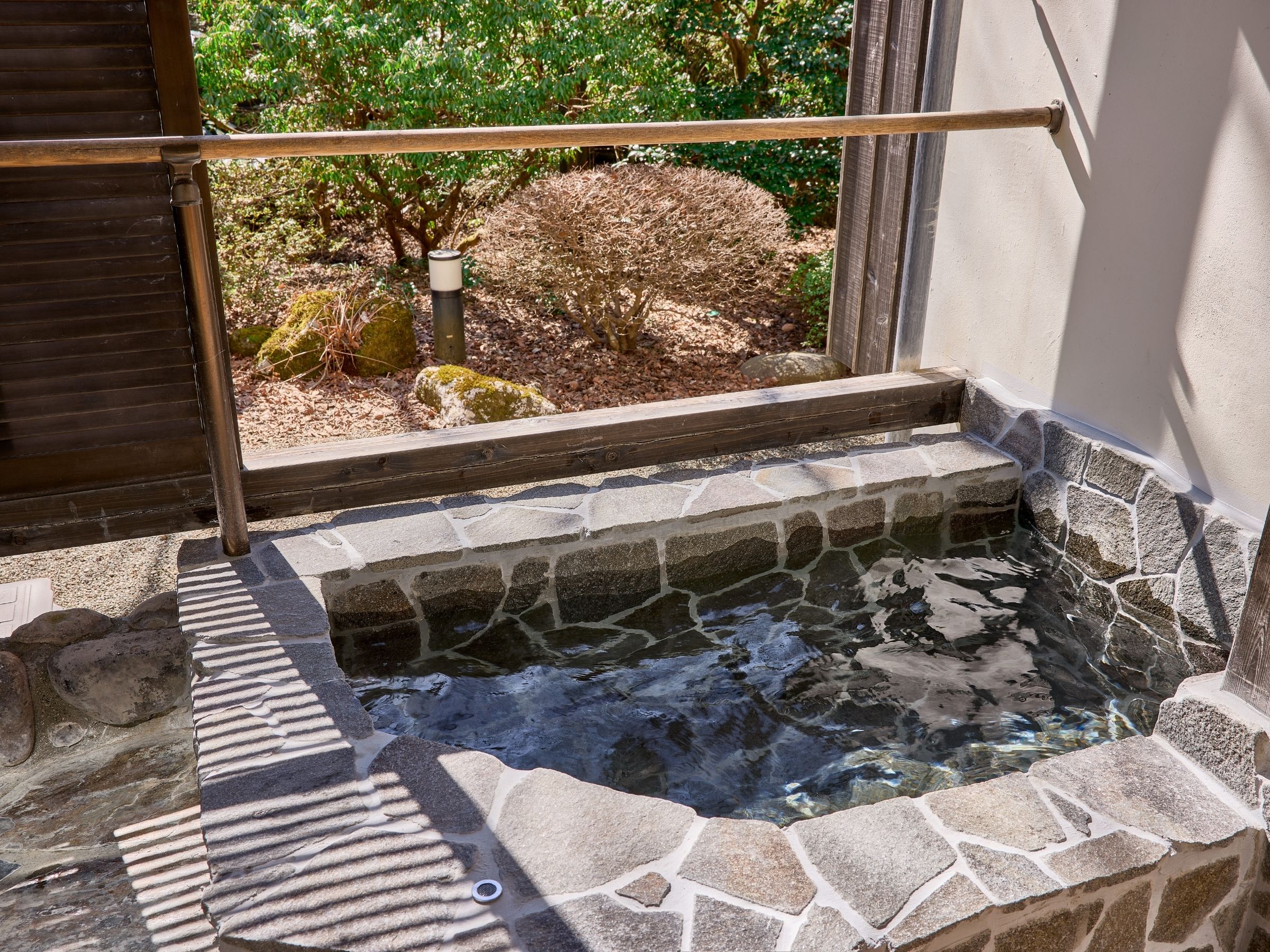 Sengokuhara Shinanoki Ichinoyu主楼一楼梦幻房（带露天浴池）