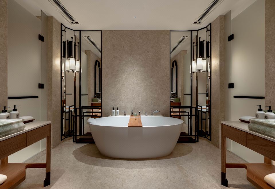 Dusit Thani BangkokClub Suite 1 King, High Floor, Park View