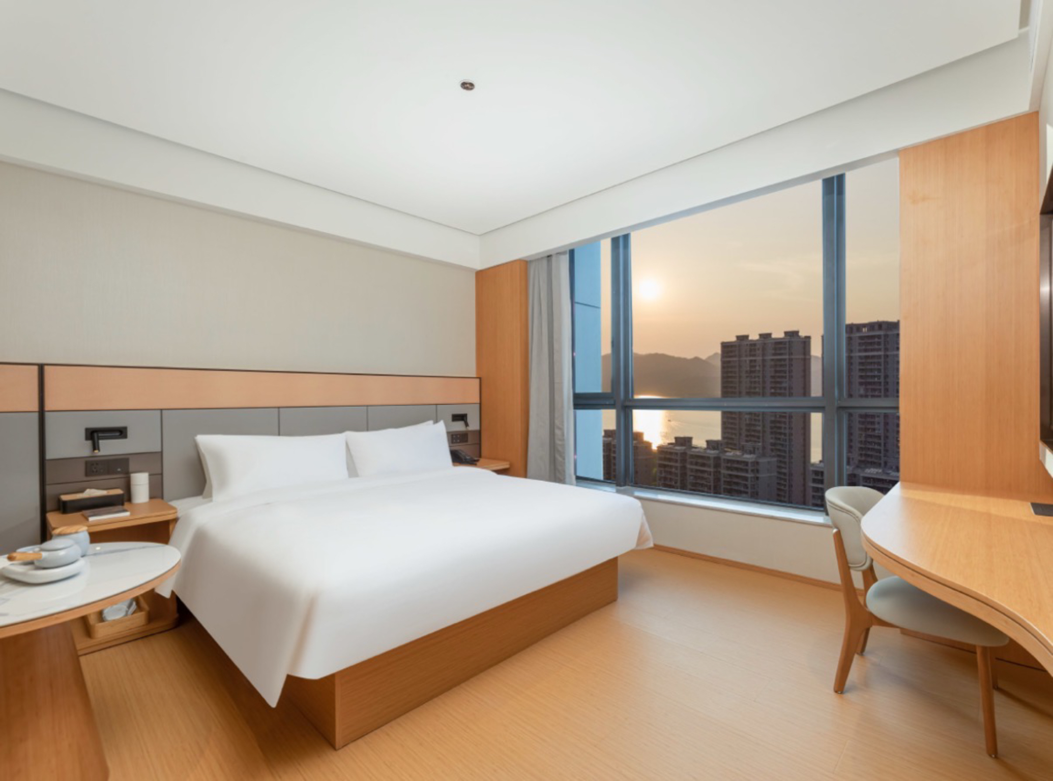 江景大床房（投屏65寸电视+小爱客控+智能马桶+冰箱）