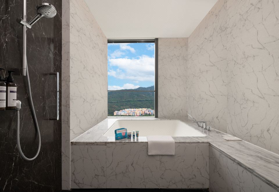 Hyatt Regency HengqinSilk Road Family Room (Twin Beds)