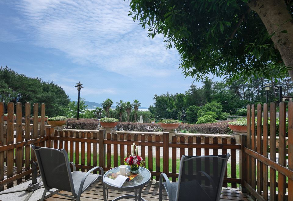 New Century Resort Qiandao LakeFamily Friendly Room - Courtyard-View