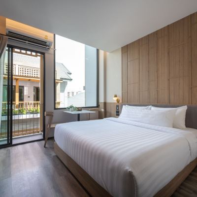 豪華特大床間 - 帶泳池景陽台 素坤逸SHAN別墅優惠