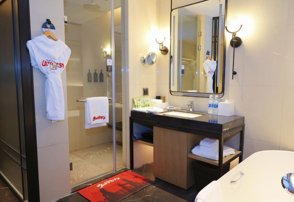 Sheraton Ningbo Xiangshan ResortUltraman Themed Sea-View Family Twin Bed Room