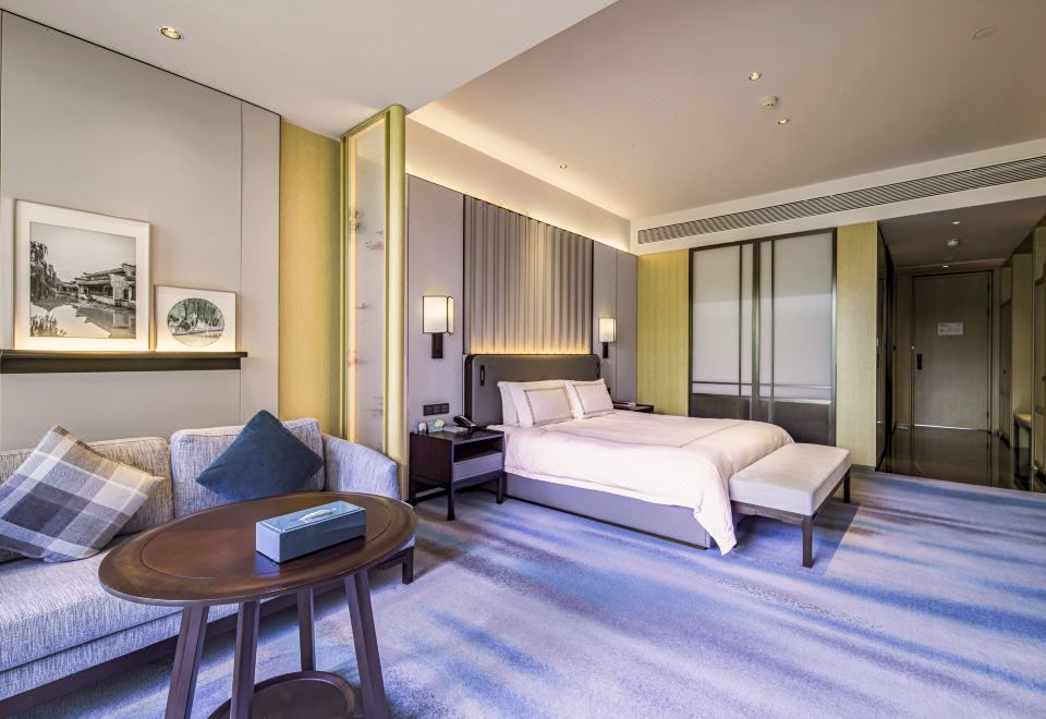 豪華湖景大床房