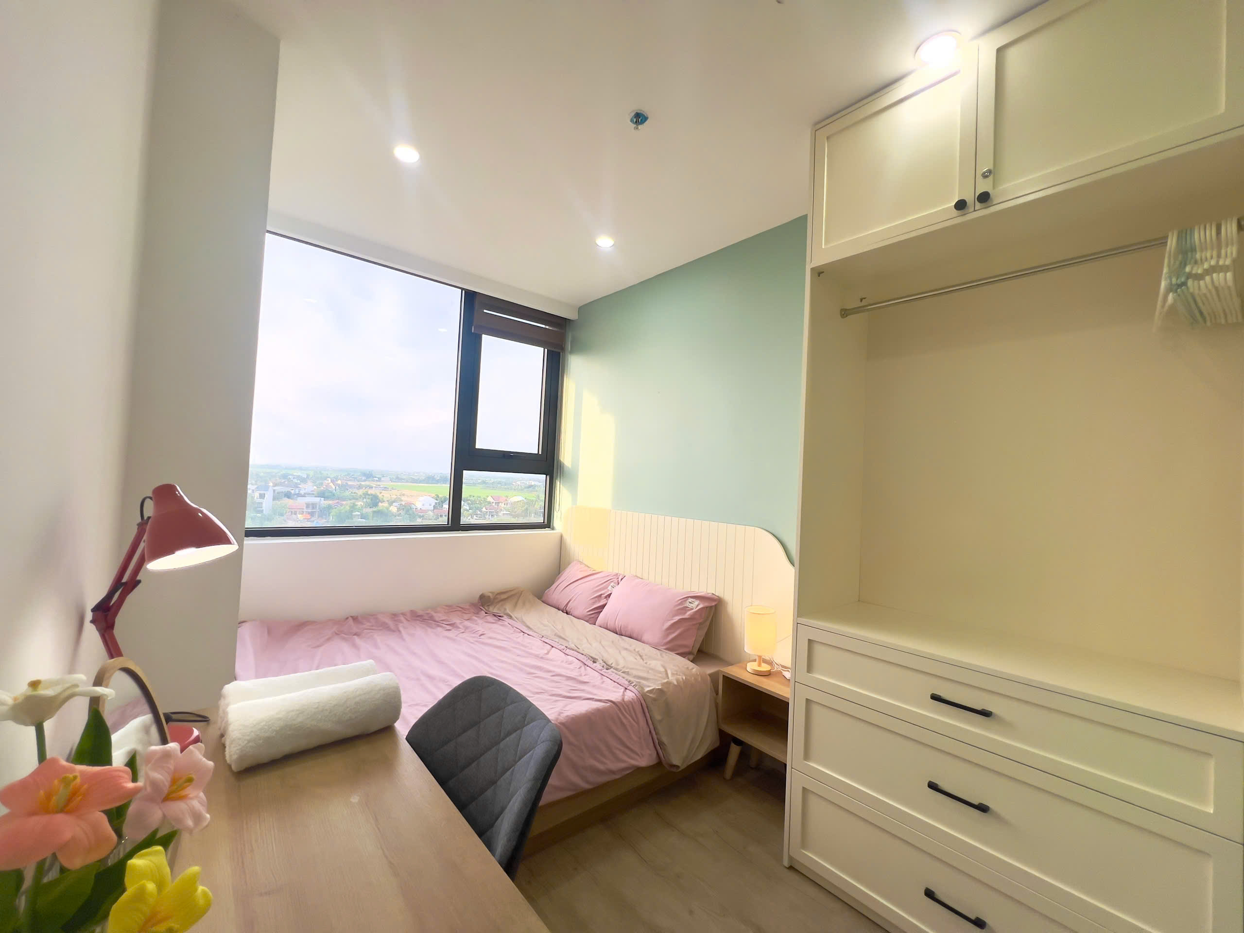 兩臥室陽臺公寓，城景+泳池