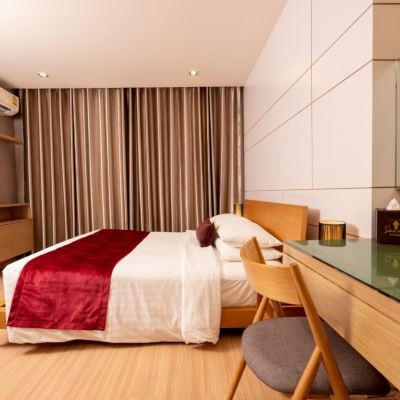 地面層特大床套房（無窗） 早苗清邁飯店優惠