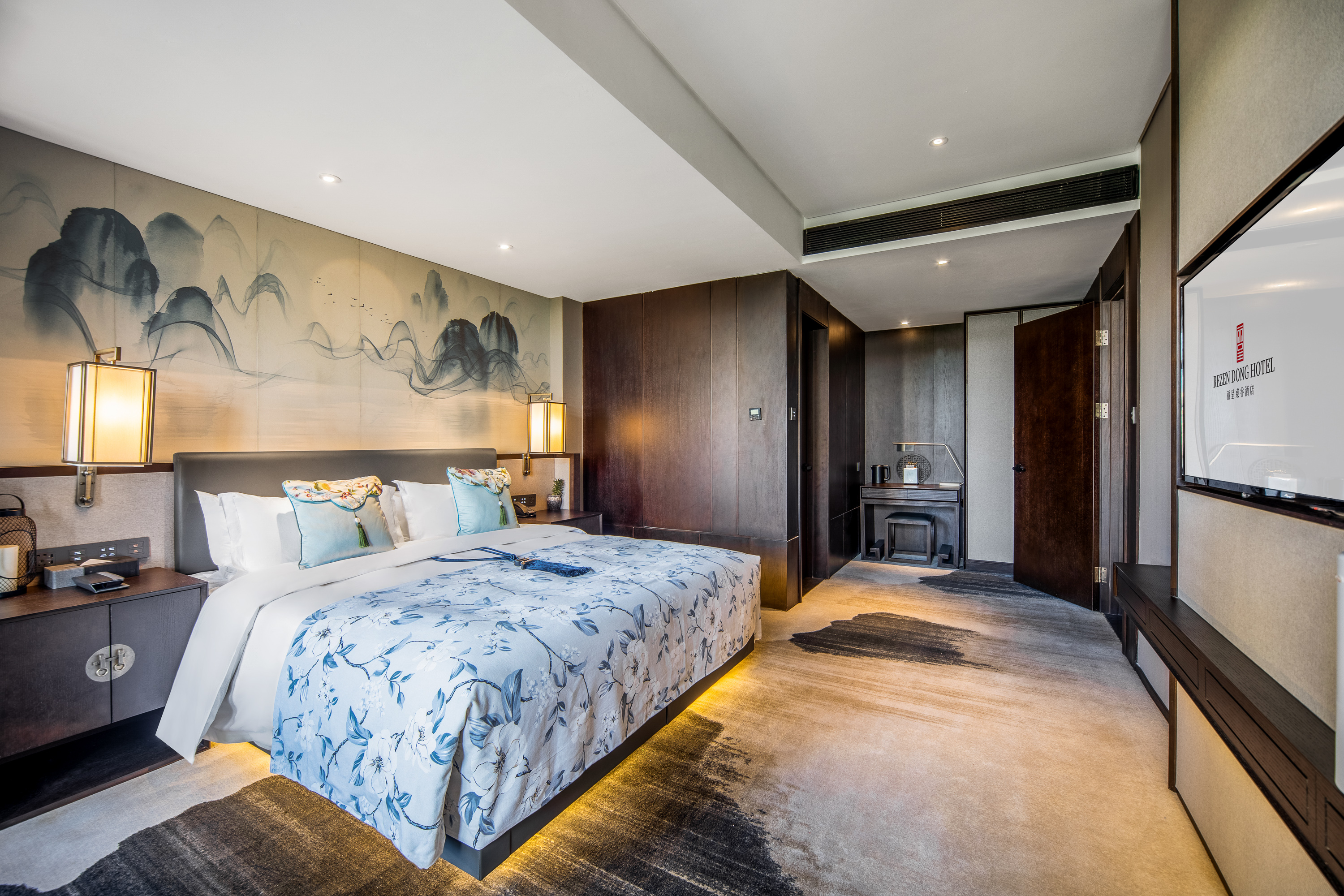 豪華雙臥套房（小冰箱+體重秤+溫潤加濕器+空氣凈化器+會客廳+豪華浴缸）