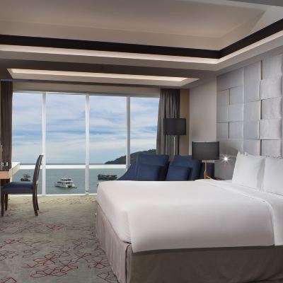 1 King Bed, Sea View, Club Lounge Access, Le Meridien Suite