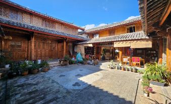 Lijiang Ruochen Xuyu Inn