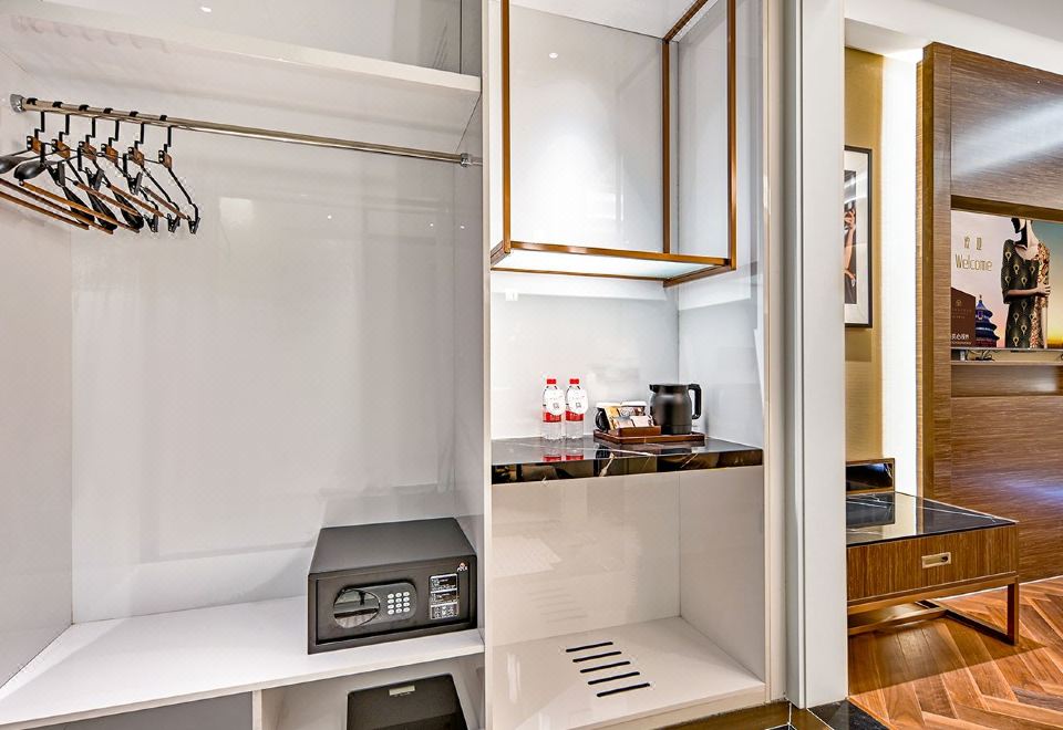 探索大床房（智能客控+小冰箱+密码箱）