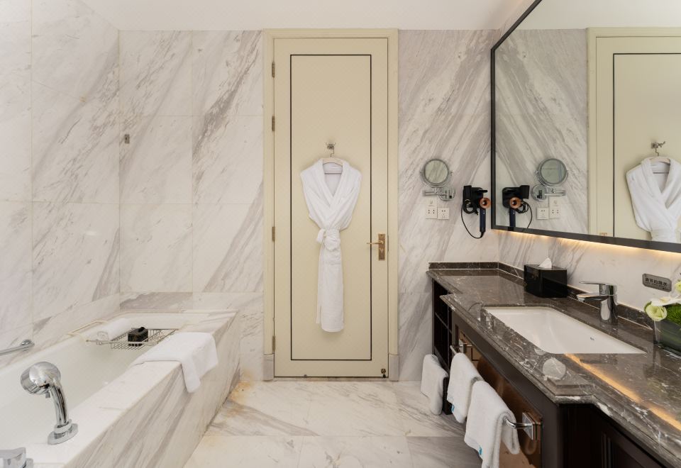 湖景行政大床房