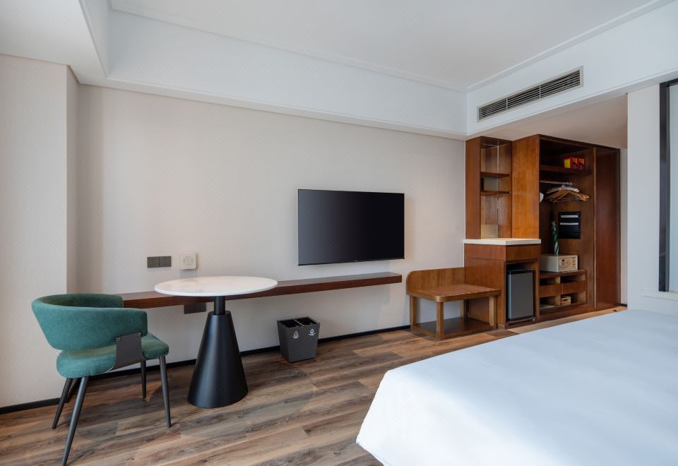 假日高级大床房