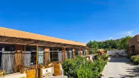 Zhongwei Beimo Homestay Hotels in 