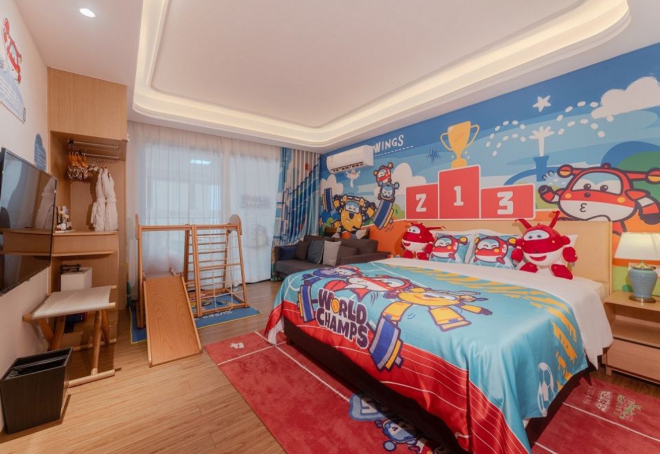 酷芽超級飛俠運動親子泡池大床房