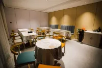 TUKE LIGHT HOTEL