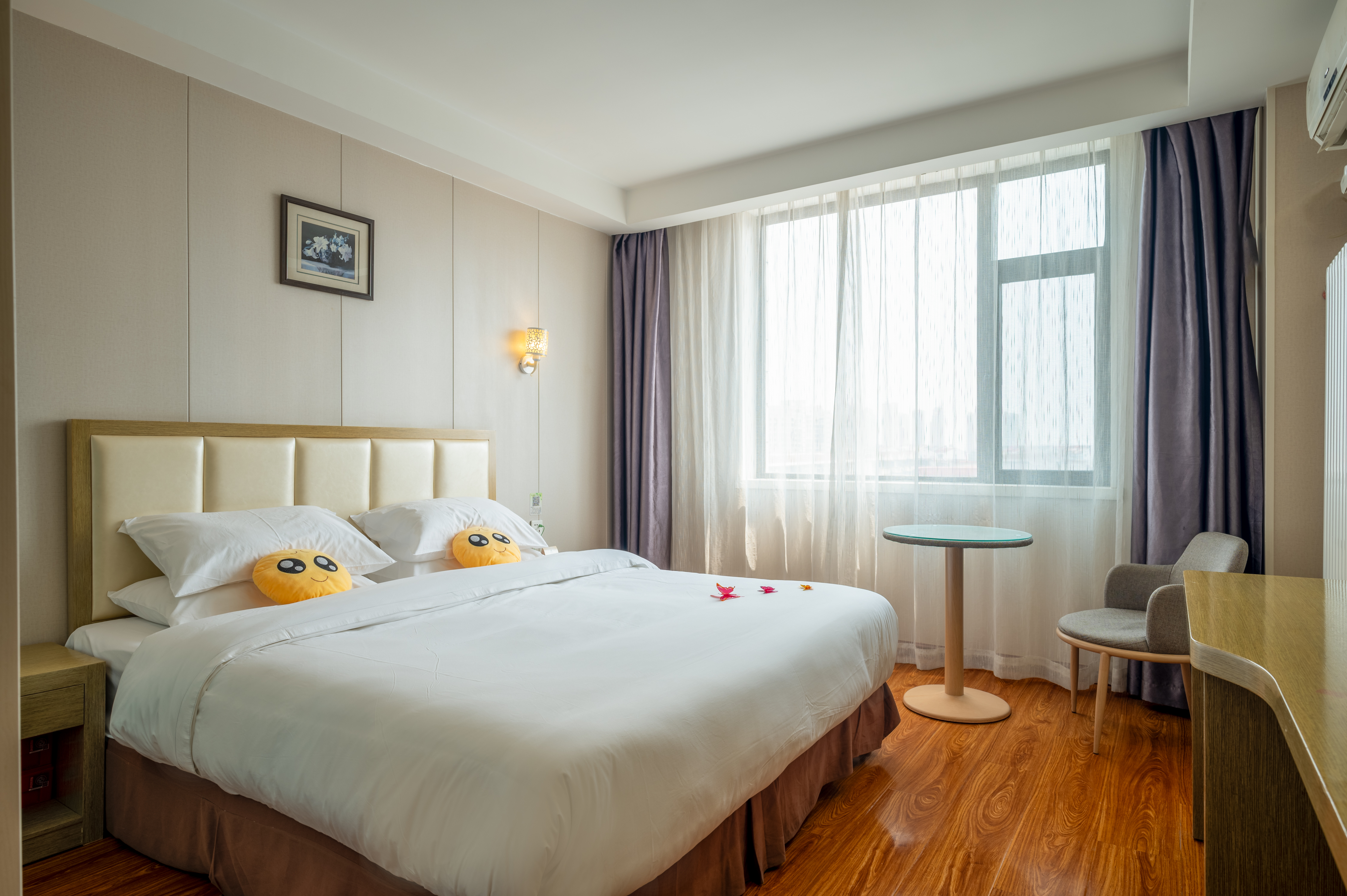 C.S. Sunshine Hotel阳光雅致大床房「舒适好眠」