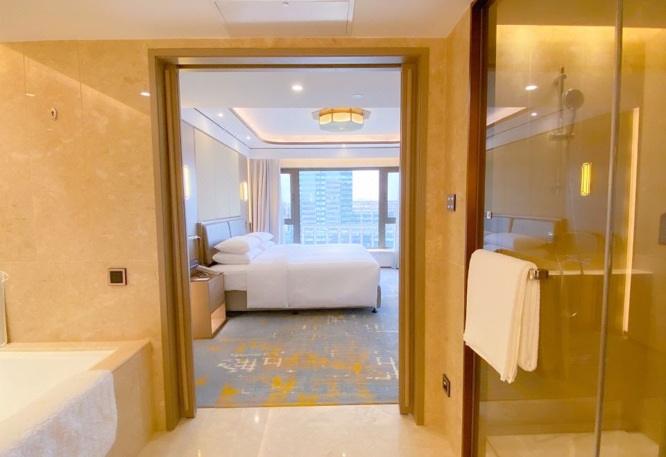 Beijing International HotelSuperior King Bed Suite(Smart Guest Control + TV Projection + Capsule Coffee Machine)