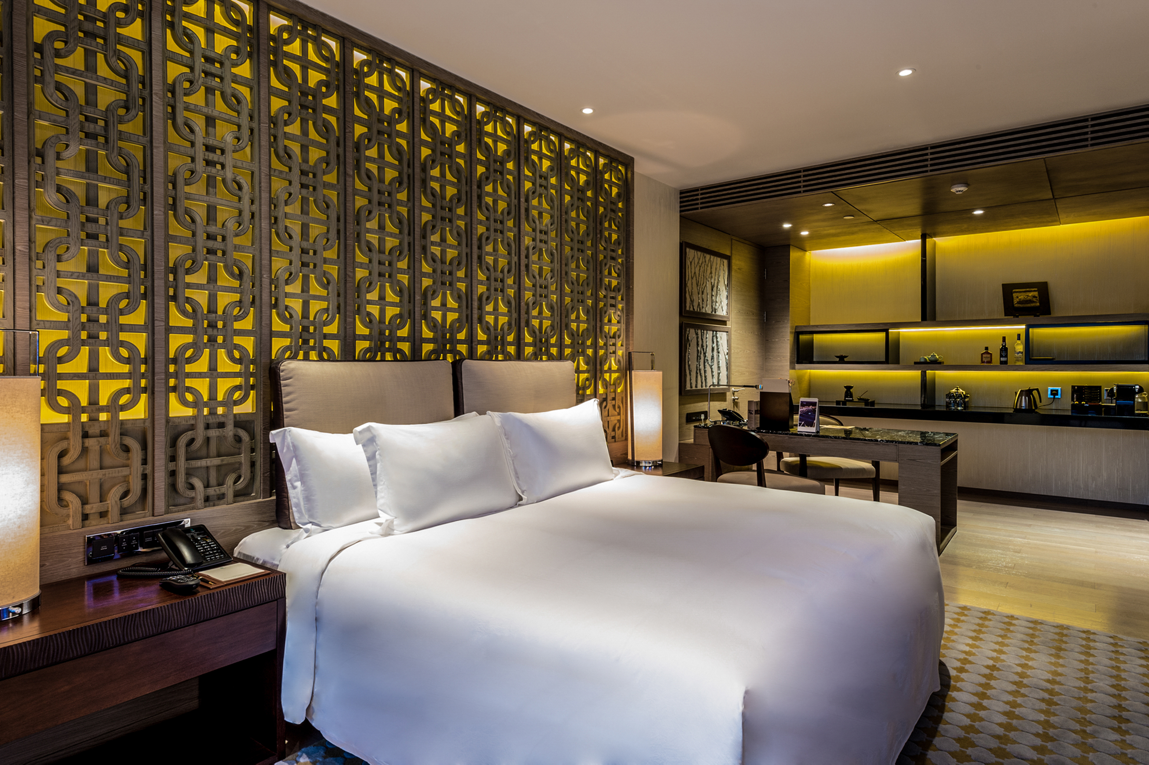 豪华江景大床房|落地观景窗|圆形泡池浴缸