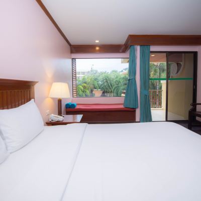 綠洲池景大床陽台房 芭曼布麗酒店 （SHA Extra Plus）優惠