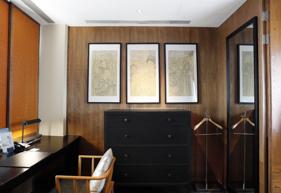 行政大使套房「法式格纹毯枕配品」