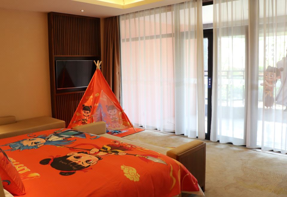 Arcadia Hotel PuyangMotong Jiangshi Theme Family Room