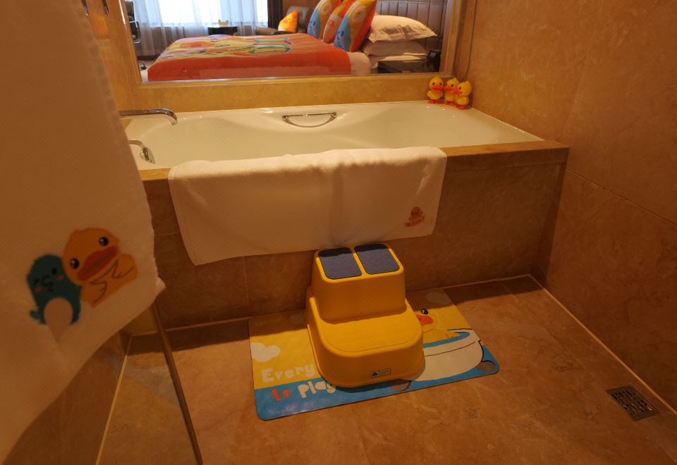 Xizhou Garden HotelFamily-friendly Family Room